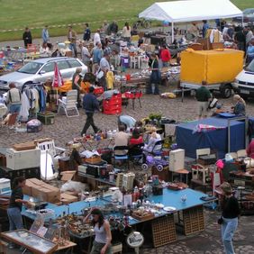 Elbeflohmarkt – Altes und Neues an der Albertbrücke